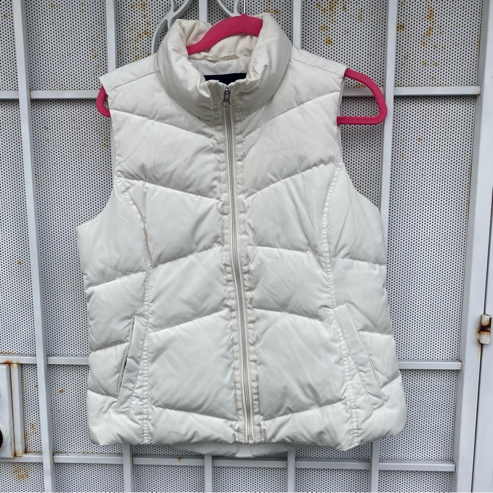 Lands’end woman’s M (10-12) white down Puffer Vest zip front closure warm cozy